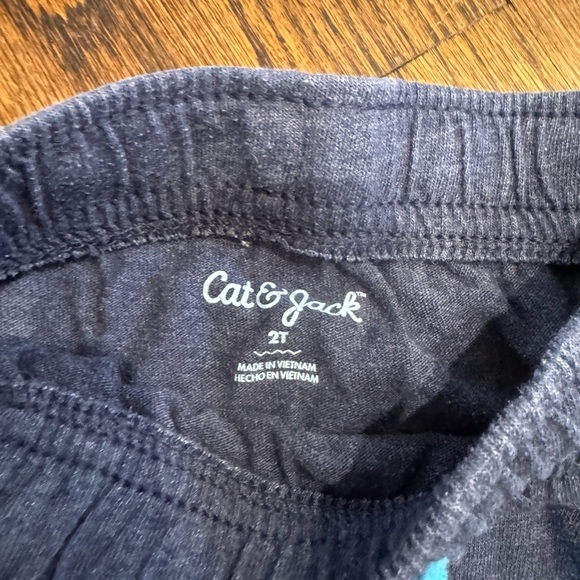 Pair of boys Cat & Jack 2T shorts - Picture 5 of 6